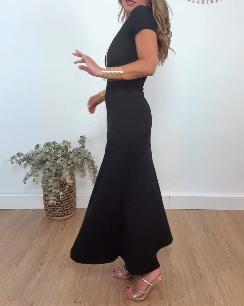 Myla | Elegant Dress with V-Neck and Slit In Contrast Print