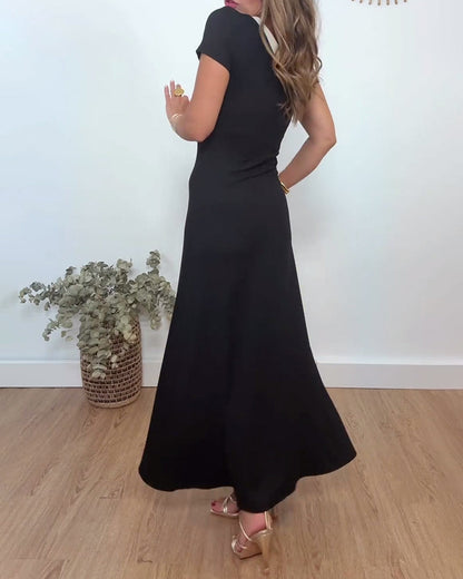 Myla | Elegant Dress with V-Neck and Slit In Contrast Print